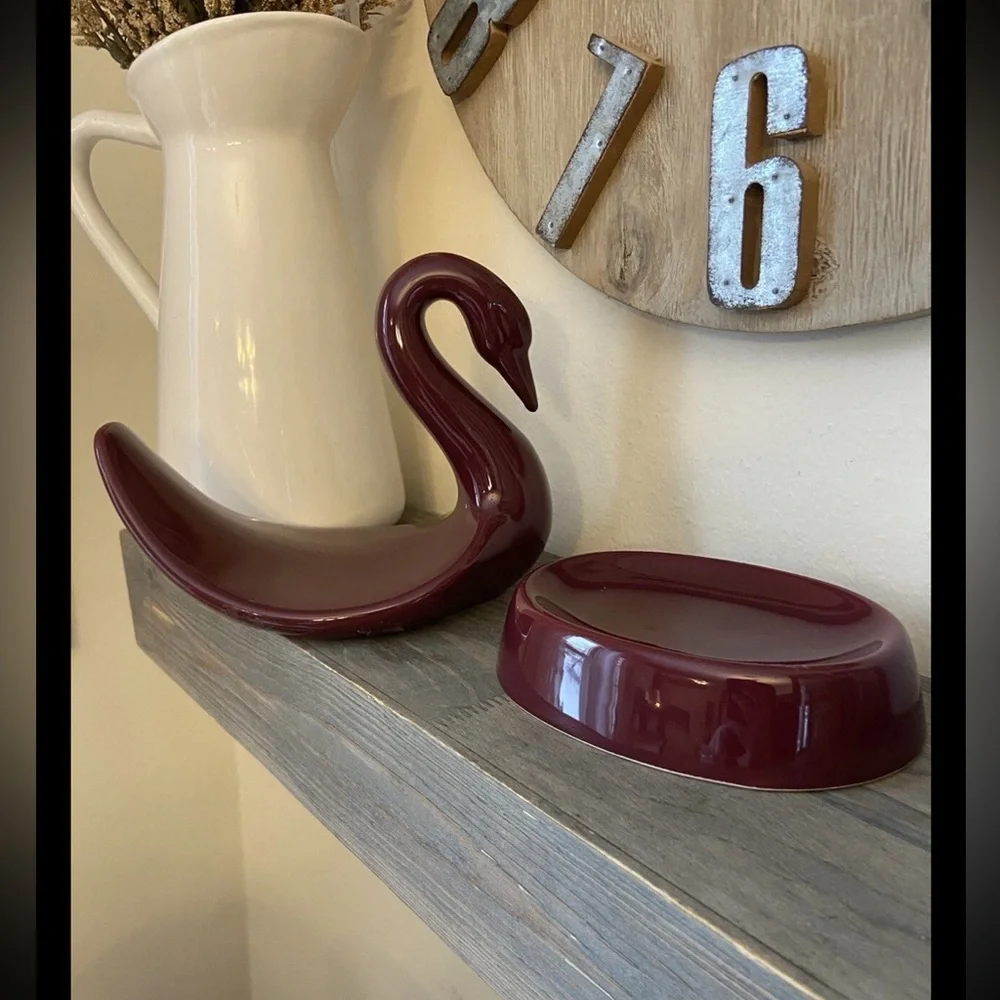 New Vintage Vohann of California swan towel holder soap dish Burgandy Moody